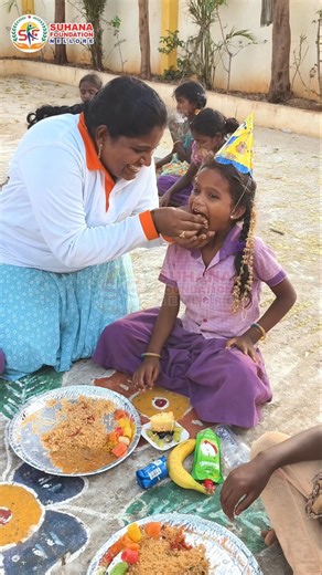 Garib bacche ki video 💯 Poverty kids | Donating food to poor children | Poor helping video #shorts