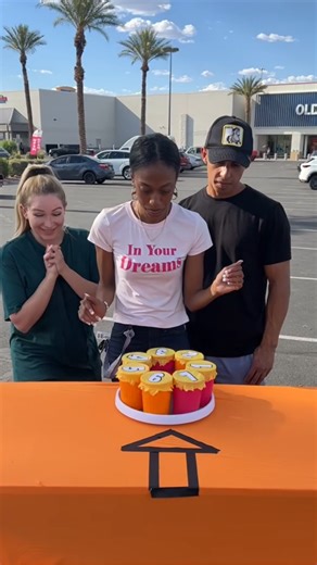 Public prize game that spreads real joy