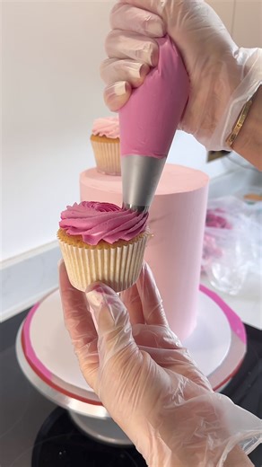 Cake Decorating Tutorial: Heart Cake Design with Lucy Jane Cakes