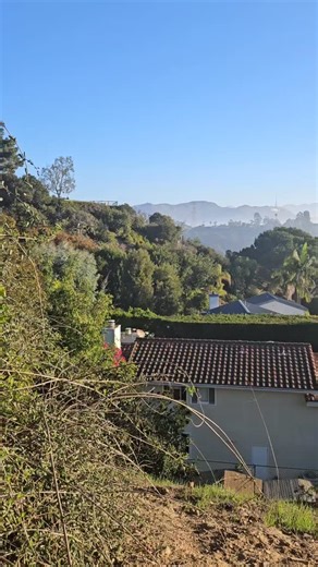 11 reactions | It's a beautiful Saturday morning at Runyon Canyon! #loverunyoncanyon #runyon #runyoncanyon #runyoncanyonhike #runyonismybackyard #hollywoodhills #lahikers #larecandparks #losangeles #runyonhikers #dogsofrunyon #fireroad #morninglight #morningfog #morninghike #morningworkout #birdschirping | Friends of Runyon Canyon | Facebook