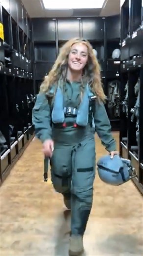 1M views · 10K reactions | Amazing F-16 Fighter Jet Pilot Action #womenpilot #pilot #femalepilot #usaf #f16 #f35 #f15 #f22 #f18 #military #fighter #usmilitary #aviationlovers #viralposts #foryoupagе #usa | Gylda Lecia | Facebook