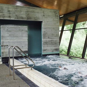 Recline on an underwater spa couch and immerse yourself in the mineral waters in the Sanctuary. | Hepburn Bathhouse & Spa