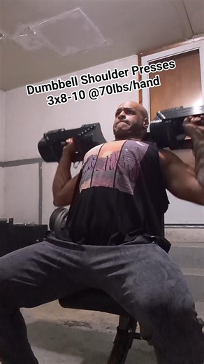 Got the wrong playlist on but lifting anyway. 😂 💪🏾