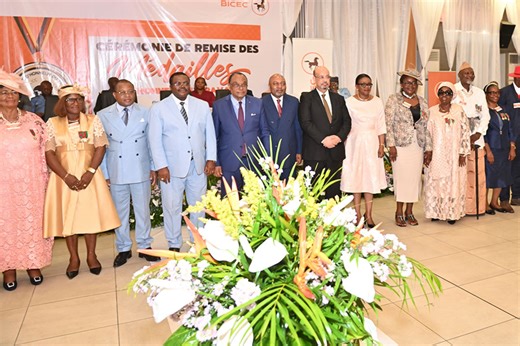 Distinction: 450 collaborateurs de   la banque internationale du Cameroun pour l'Epargne et le Crédit célébrés  - Abidjan.net News