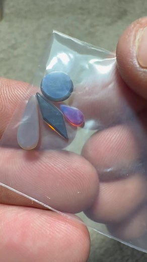 🛑🛑AUCTION CLOSED🛑🛑 Parcel #4185 Andamooka Doublets x4 Starting Bid: $40.00 ⏰Auction will close Sunday 16 November 2025 at 8:30PM Adelaide time 💲Bidding increments of $5.00 AUD 💰7 day payment period 📮$10 express tracked postage within Australia ✉️ International shipping cost approx $35 | Paul's Oz Opals