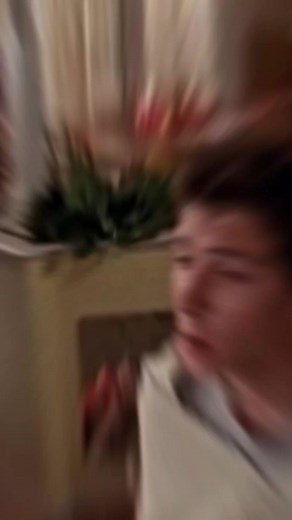 2.5M views · 90K reactions | Nunca subestimes el poder de un hermano menor con una estrategia. 易 #DeweyMaestroDelCaos #ReesePerdió #HumorFamiliar #humorlatino #MalcolmElDeEnmedio #viralvideochallenge #Malcolm | El Malcolm | Facebook