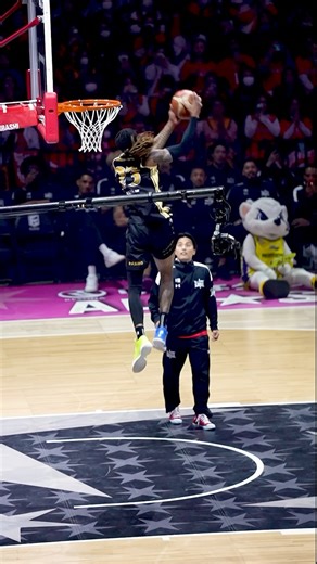 B.LEAGUE（Bリーグ） on Instagram: "👑DUNK KING AJ👑 初出場で初優勝に輝いた #アンソニーゲインズジュニア のダンク！ #Bリーグオールスター #キャプテンアメリカ #Bリーグ #りそなグループ"