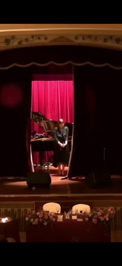 絢香のサプライズ登場で感動の結婚式