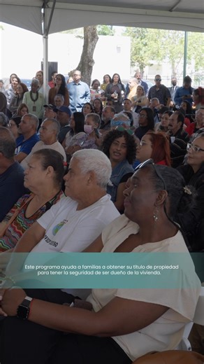 El Programa de Autorización de Títulos bajo los fondos de recuperación #CDBGDR provee asistencia para viviendas que carecen de su título de propiedad. Hasta la fecha, más de 1,100 familias puertorriqueñas han recibido sus títulos, asegurando el documento oficial que garantiza la seguridad de su hogar. Conoce más en recuperacion.pr.gov/autorizacion-de-titulos. Gobierno de Puerto Rico Departamento de Vivienda | CDBG DR Puerto Rico