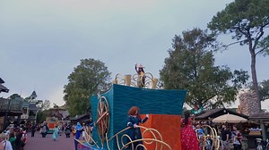 Raya Makes Her Disney World Debut in the Disney Adventure Friends Cavalcade | Chip and Company