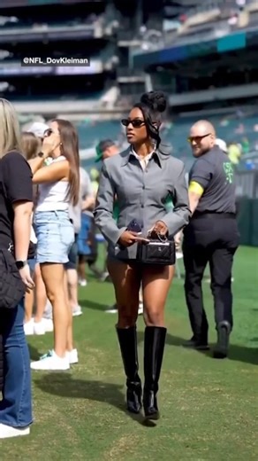 Security guard goes viral, infuriates NFL star