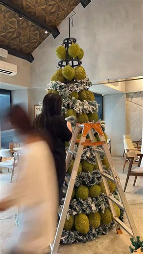 Beautifully Decorated 3m Tall Christmas Tree