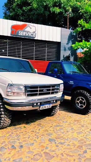 100 años de evolución crearon uno de los chasis más resistentes del mundo. Así nació la leyenda detrás de Ford y su indestructible Serie F. 🚚🔥 #Ford #F150 #Camionetas #Ingeniería #HistoriaAutomotriz | The Moto Code