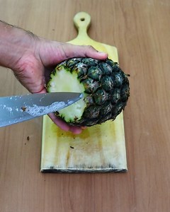 Stop wasting time peeling pineapple, do it like this and have it ready in seconds!! | Home Recipes