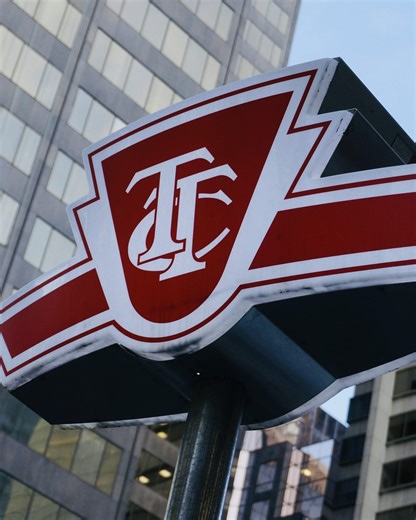 TTC Line 2 Shutdown: Hydraulic Oil Spill Strands Toronto Commuters Today • Over Here Toronto