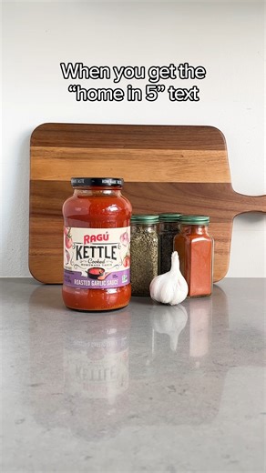 3.9K views | RAGÚ® has got you. The RAGÚ Kettle Cooked Roasted Garlic Sauce® is made with fresh garlic, impressive meals come easy. | RAGÚ | Facebook