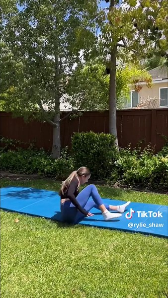 I definitely need to get in the gym again soon 😬 #tumbling #flips #cheer #gymnastics #acro #dance #tutorial #aerial