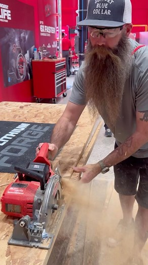 By now you all should know I don’t care what they say it can do, I care about what it can do. One of the reasons I stopped using the Milwaukee saw was the size and weight of the 12ah High Output pack. Now they say they can get me more power with a smaller,lighter more efficient power pack. Well after a few cuts they aren’t kidding. This new forge pack definitely has more power in this controlled atmosphere. Can’t wait to see how they do in a day to day all day scenario. Pretty impressive. @milwa