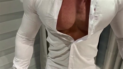 撑破衬衣的肌肉猛男 MATT