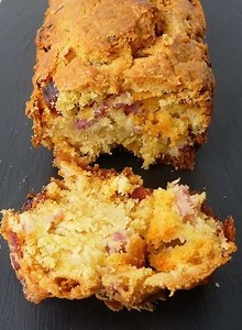 Recette de cake aux oignons, lardons et chorizo