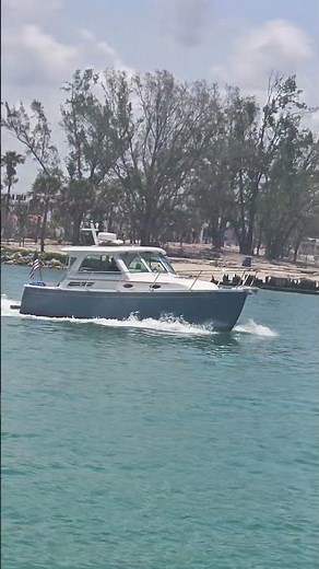 Beautiful Boat Cruising Through the Venice Florida Inlet | Peaceful Gulf Coast Escape