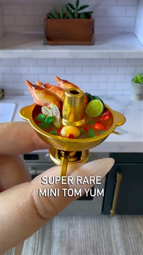 the details on these mini ingredients… i’m speechless and can’t stop swooning. this might be one of the most gorgeous minis i’ve ever made ✨ making the super rare mini brands create masterchef tom yum kung and i am OBSESSED 🍜 weight of capsule was 133.2 ⚖️ #minibrandscreate #masterchef #asmrunboxing #toycollection #miniaturefood | meenyminimo’s miniverse