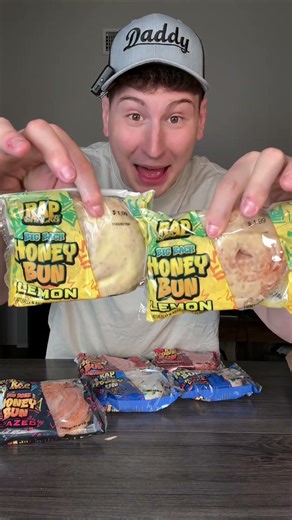 Who doesn’t like Honey buns #honeybun #food #snacks #dessert #new