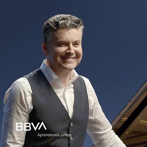 Para el músico y escritor, Ramón Gener, el arte nos brinda la oportunidad de VER DENTRO DE NOSOTROS para conocernos mejor; ya que va más allá de la técnica pues es todo lo que nos causa emoción. 💕 Mira el vídeo completo aquí: https://youtu.be/hMXe6OF3phM | BBVA