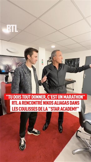 🎙️ "Tu dois tout donner, c'est un marathon" Avant d’entrer sur scène, l'animateur nous a ouvert sa loge. Immersion dans le rituel millimétré du présentateur de la "Star Academy" #RTL | RTL