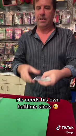 The dollar trick 😦 (via daanndree/Instagram) #magic #tricks #wild #spooky #team