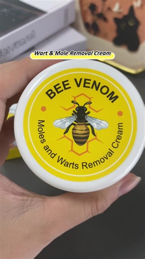 Using bee venom on my skin tag and already seeing a difference! 👀 It’s wild how fast it’s working—also known to help with warts and moles too. Nature’s got some sting power 🐝✨ #BeeVenomBenefits #SkinTagRemoval #NaturalRemedies #WartRemoval #MoleRemoval #HolisticSkincare #BeeVenomHealing #SkincareHack #AlternativeHealing #NatureIsWild