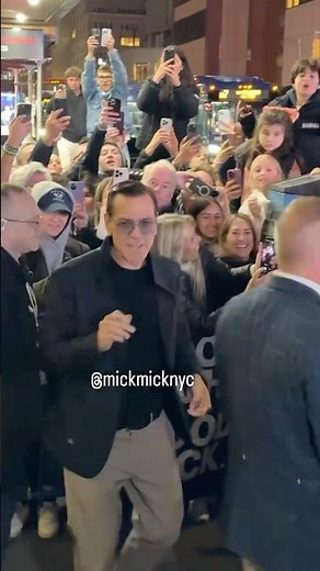 Julia Roberts, husband Daniel Moder & son came to support the new George Clooney Broadway play 🥰