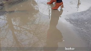 Jak szybko niszczą Ci się buty ? Z Isokor Fabrics żadne warunki pogodowe nam nie straszne, gwarantujemy utrzymanie 99% oryginalnego stopnia oddychania zabezpieczonej powierzchni. Buty będą służyły Wam dłużej a wilgoć, woda i brud nie dostaną się do środka. Impregnacja zajmie Ci 60 sekund a efekt starczy na cały sezon. | Isokor Polska