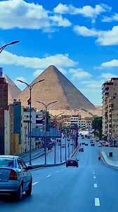 75K views · 3.1K reactions | The Great Pyramids of Giza, Cairo - Egypt  Това видео прекрасно илюстрира мащаба на египетските пирамидите в сравнение с града. На преден план е предградието Гиза в столицата Кайро, а в далечината е Хеопсовата пирамида и зад нея другите пирамиди. | Bobby Ilinov traveller | Facebook