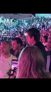 Alfredo Olivas en modo Bichota en el concierto de Karol G 🌸🤠 | Teleritmo