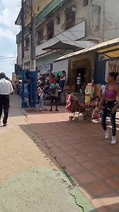 8K views · 255 reactions | Segundo recorrido a pie por la acera de la plaza el zancudo pasando por las carnicerías. El paseo no es más largo porque el teléfono se recalentó porque le estaba dando sol y se me apagó tiene un sensor de seguridad que cuando el umbral de calor supera no sé cuántos grados el teléfono se apaga. Ofrezco disculpas después hago uno más largo | Qué hacer en Morón | Facebook