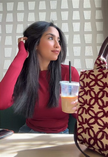 STYLE // Our long sleeve top with finger-holes in the color Maroon.🥀💭 #outfit #inspiration #foru #fashioninspo #weeklyfits #tops #essentials #fashioninspo #colors #fashiontiktok #weeklyfits @farah raslan