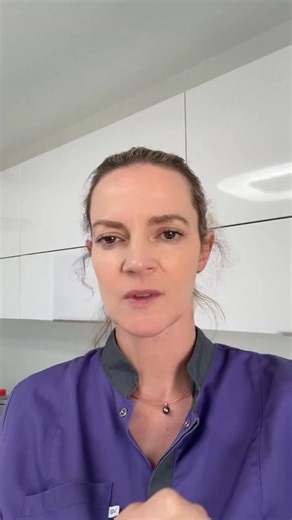 Si vos règles deviennent chaotiques avant 40 ans, on ne parle plus de cycle irrégulier. On cherche Moins de 40 ans… et des signes de ménopause ? Ce n’est jamais un simple “stress”. Et pourtant, l’insuffisance ovarienne prématurée passe encore trop souvent inaperçue. Règles qui disparaissent, bouffées de chaleur, insomnies, sécheresse, baisse de libido, moral en chute… même à 25, 30 ou 35 ans. L’IOP, c’est votre corps qui fonctionne comme en ménopause, mais beaucoup trop tôt, avec un véritable im