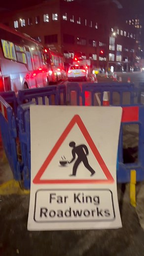 Saved a bus driver from a box junction fine by obscuring from ANPR camera!! And moved the cones to allow free flow of traffic Bromley. Please hit the follow button #FarKingRoadworks #KingsleyHamilton #FarKingHell | Kingsley Hamilton