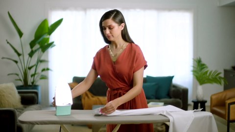 SINGER SteamCraft Plus Digital Display Iron, Five Fabric Settings, OnPoint Tip for Easy Ironing, 1750W, Vertical Steam, 300ml Tank, Stainless Steel Soleplate, Auto Shut Off after 30 Minutes