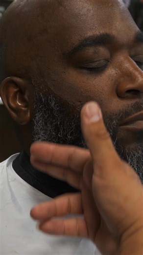 6.5K views · 125 reactions | Sharp Lines, Clean Vibes ⚡倫 Precision meets style — every trim, every line, perfectly defined for that flawless beard finish. Define your edge. Own your look. | Lv3 | Facebook