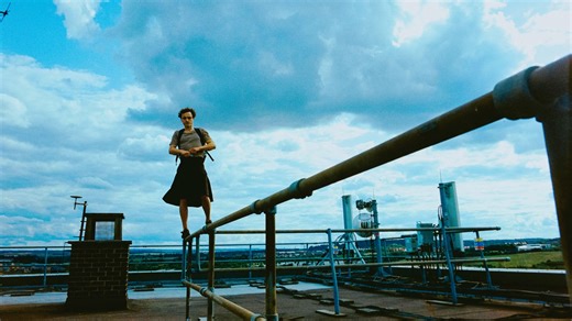 魔幻现实主义佳作《鸟》两个迷失灵魂的彼此救赎，他们都在寻找自己的翅膀