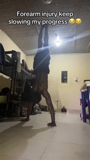 I am forcing my body it’s not responding , lost my planche , lost my front lever , lost my 90degree press , I can’t even do dead press , forearm injury 😔😔, I can’t train like before , I might stop training for now cause the injury keeps getting worse #fyp #goviral #calisthenics @fbcalisthenics @Gbenga @sw_kentaro @Goment @Ｓｕｐｅｒｆｌｙ @AKUMA CALISTHENICS🕷 @Bliss💪🏾🇳🇬