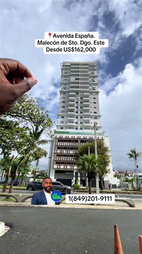 📍 Av. España, Santo Domingo Este ✨ Un proyecto que redefine el estilo de vida frente al mar Vive o invierte en uno de los desarrollos más ambiciosos de la zona, con ubicación estratégica y alto potencial de valorización. 🏢 Apartamentos de 1, 2 y 3 habitaciones 🚗 1 y 2 parqueos incluidos 🌿 1er nivel con patio balcones panorámicos 💰 Desde US$162,000 ⸻ 🌟 AMENIDADES QUE MARCAN LA DIFERENCIA ✔️ Piscina ✔️ Bar ✔️ Gimnasio ✔️ Área de niños y mascotas ✔️ Torre de parqueos independiente ✔️ Áreas so