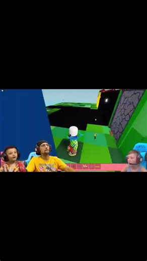 the low quality is killing me #fgteev #fgteevduddy #fgteevshawn #fgteevmike #fgteevpiggy #piggyroblox #roblox #xybca #xyzba #fyp #foryou #viral