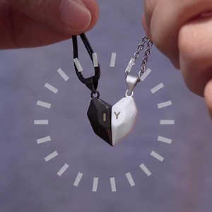 Offrez-lui un cadeau qu'elle n'oubliera jamais. Utilisez cette couleur et la lettre initiale de votre choix pour la personnalisation> https://bit.ly/2W56fGk | Obtenircollierprenom