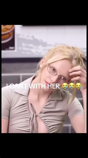 She’s so funny #alexconsani #alien #funny #icantevenrightnow