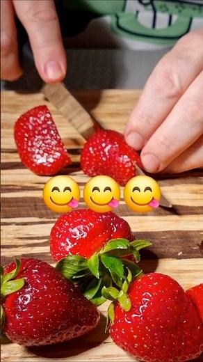 This STRAWBERRY SALAD is going viral right now 😋