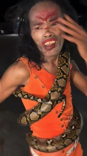 Snake Dancer’s Funny Moves Turn the Stage Into a Comedy Show