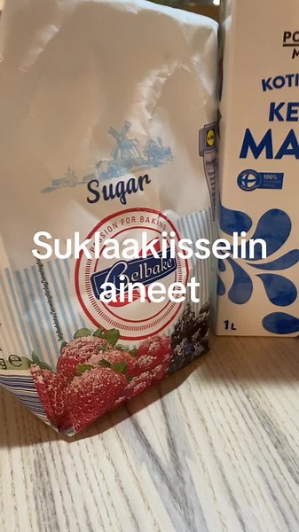 #suklaakiisseli Tekemiseen meni noin 20 min. Kotikokin ohje tässä: https://www.kotikokki.net/reseptit/nayta/4900/Suklaakiisseli/ Kannattaa mitata ensin kaikki aineet kylmänä ja vasta sen jälkeen aloittaa keittäminen. #kokkailua #suklaa #kiisseli #helpporesepti